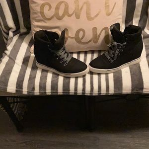 Sugar high tops w/ hidden wedges.. Black, white, and grey laces…